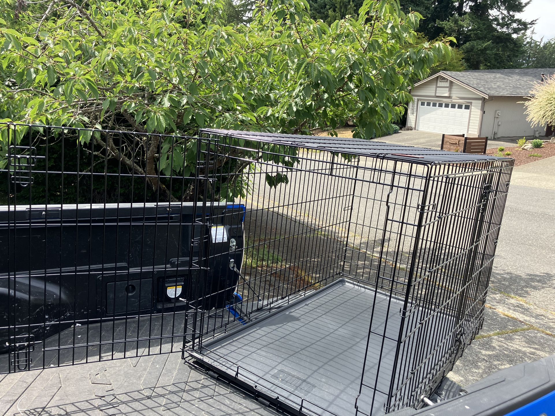 XXL Large Dog Kennel Crate Collapsible Like New 48”L by 30”W by 32” H