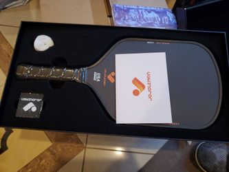 Brand new pickleball paddle  deal $$$ 40.   Only 4 left