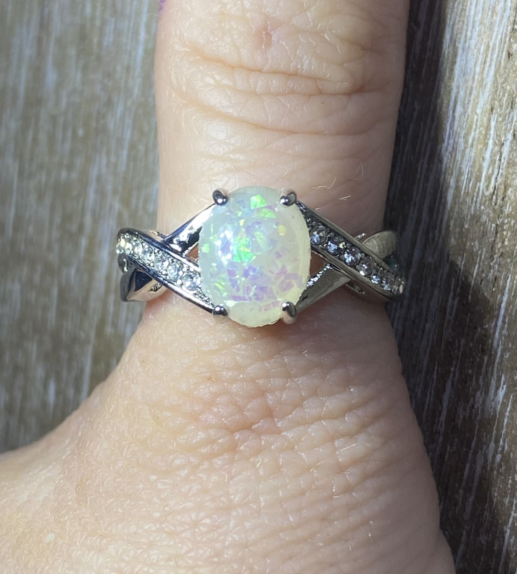 New Women’s Opal Fashion Ring (Size 7)