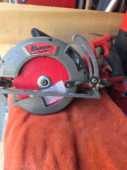 Milwakee FUEL 18V Lithium-Ion Cordless 7-1/4 in. Rear Handle Circular Saw (Tool-Only)