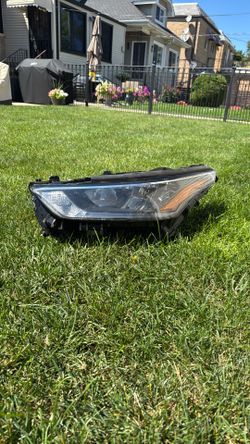 2021 Toyota Highlander - Left headlight assembly - Driver side
