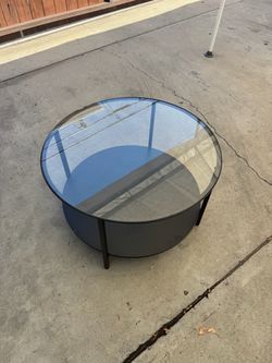 Round Glass coffee table with lower shelf - Black