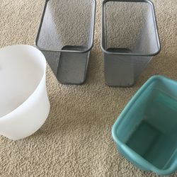 Trash Cans 