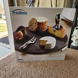 4 Pc Cheese Board. New