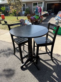Bar table w/ chairs or Raised cafe table
