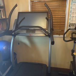 NordicTrack Commercial X32i Treadmill