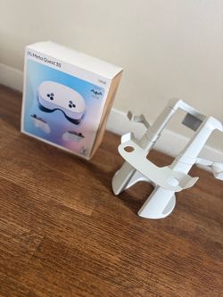 Meta Quest 3S VR Headset 128GB W/ Stand for Headset and Controllers