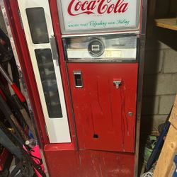 Vintage Coca-cola Machine
