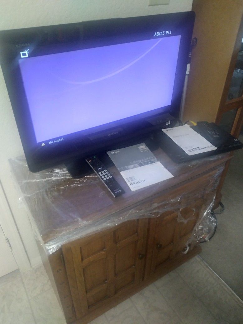 Sony 26" TV & DVD Player W/remotes Etc. Orig Owner