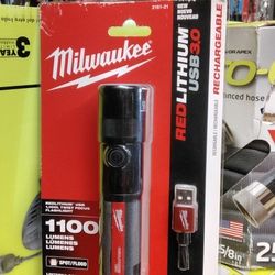 MILWAUKEE REDLITHIUM USB 1,100L TWIST FOCUS FLASHLIGHT 