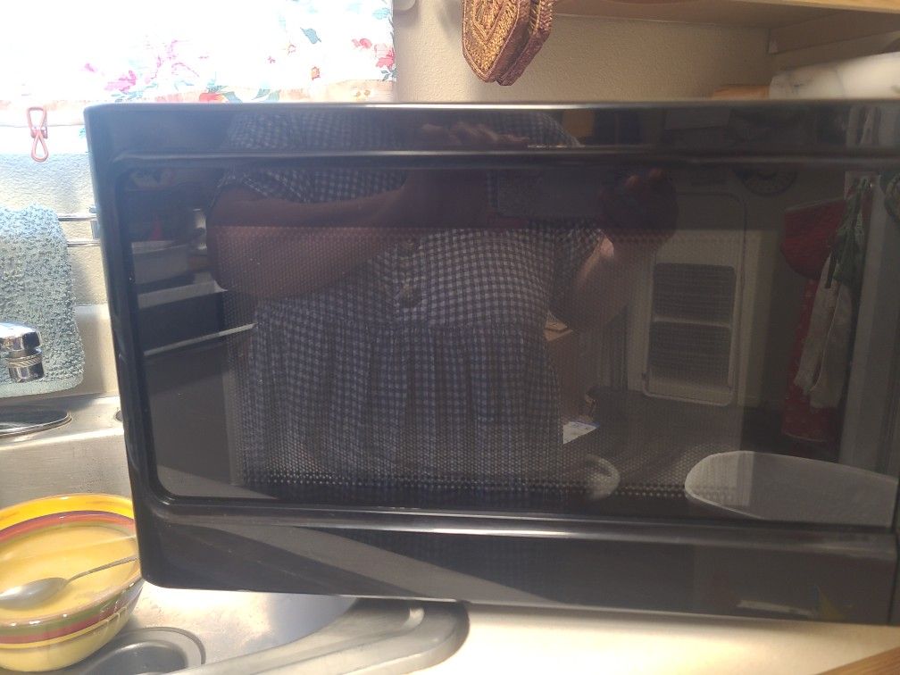 Hamilton Beach Microwave- Works, Clean