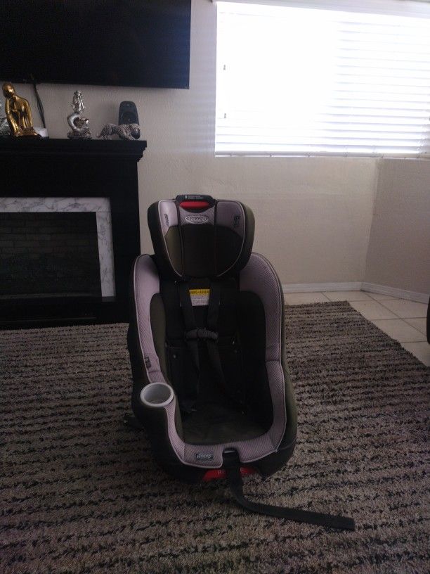 Graco Car Seat (8 Position Adjust Harness + Headrest)