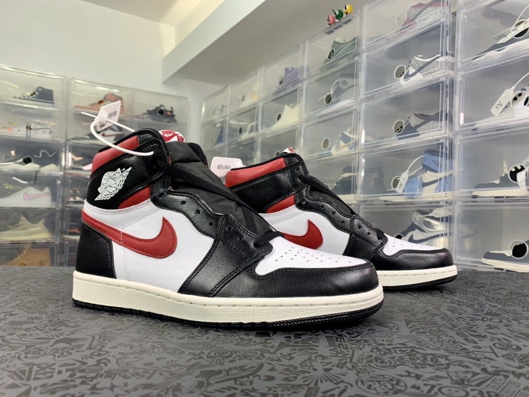 AJ 1 Retro High Black Gym Red