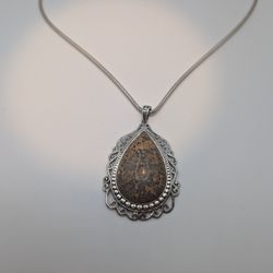 Gorgeous Cfj Agate pear Necklace