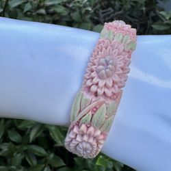 Retro  Floral  Carved Resin  Bangle  bracelet  Pink and Green