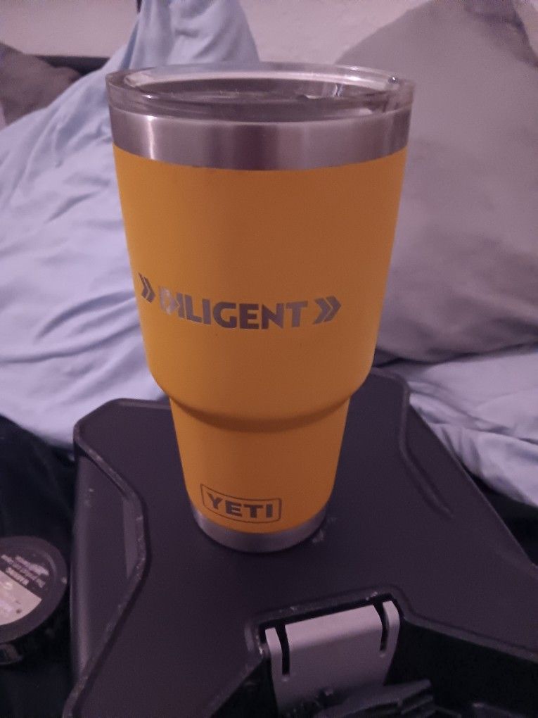 $10 ALPINE YELLOW DILIGIENT BRANDED GELL YETI CUP