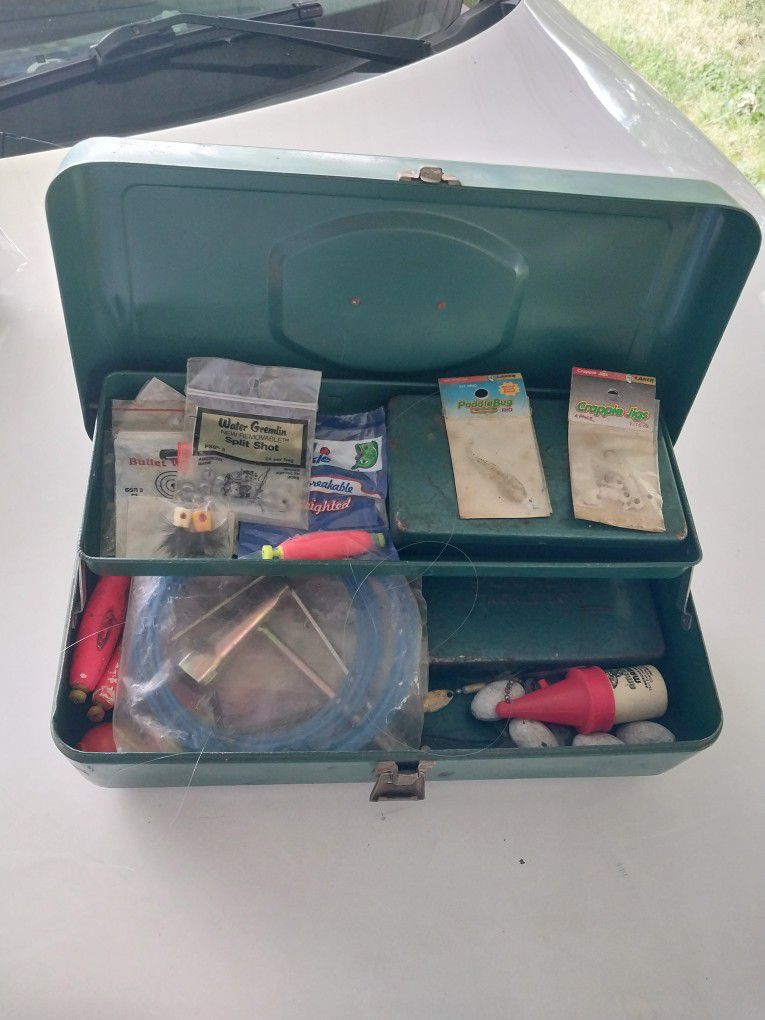 Vintage 1950s Victor Metal Tackle Box With Tackle 