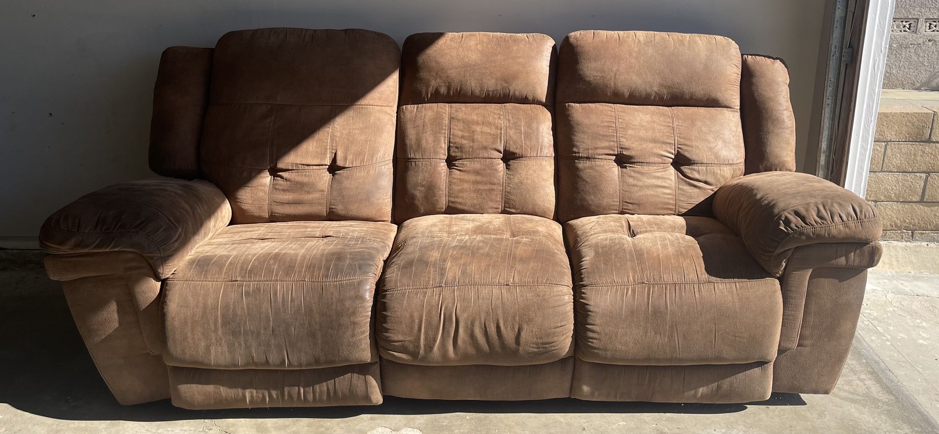 Electric Reclining Sofa – Dual Power Recliners
