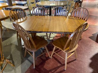WOODESIGN WEST Round Extendable Oak Dining Table with Six Matching Chairs