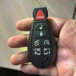 Nuevo Para Dodge Caravan De Anos 2008 Al 2019 Pido $65 Y Ya Incluido Con Su Přogřamâçiôn En Precio 