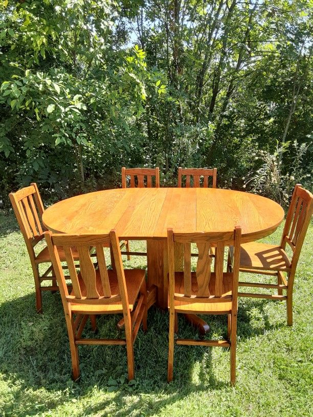 Antique Oak Table And Chairs With 2 Leaves