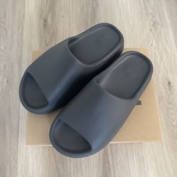Adidas Yeezy Slide Size 9