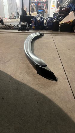 Lip spoiler
