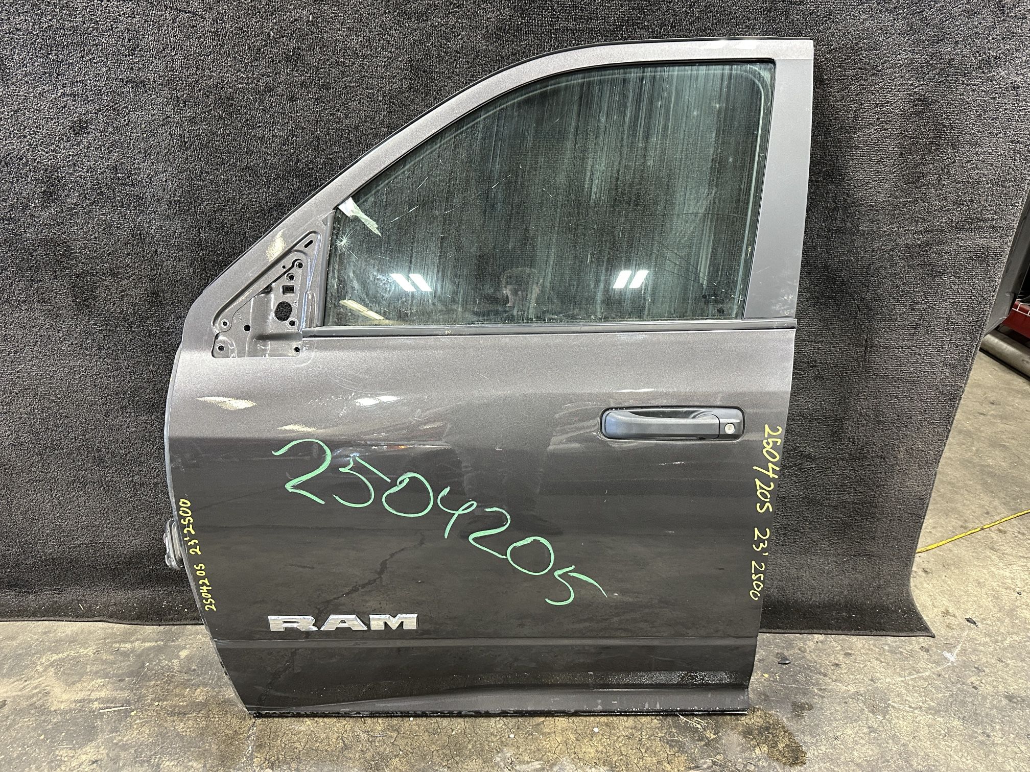 23-24 Ram 2500 Crew Cab Front Door Assembly Cracked Glass