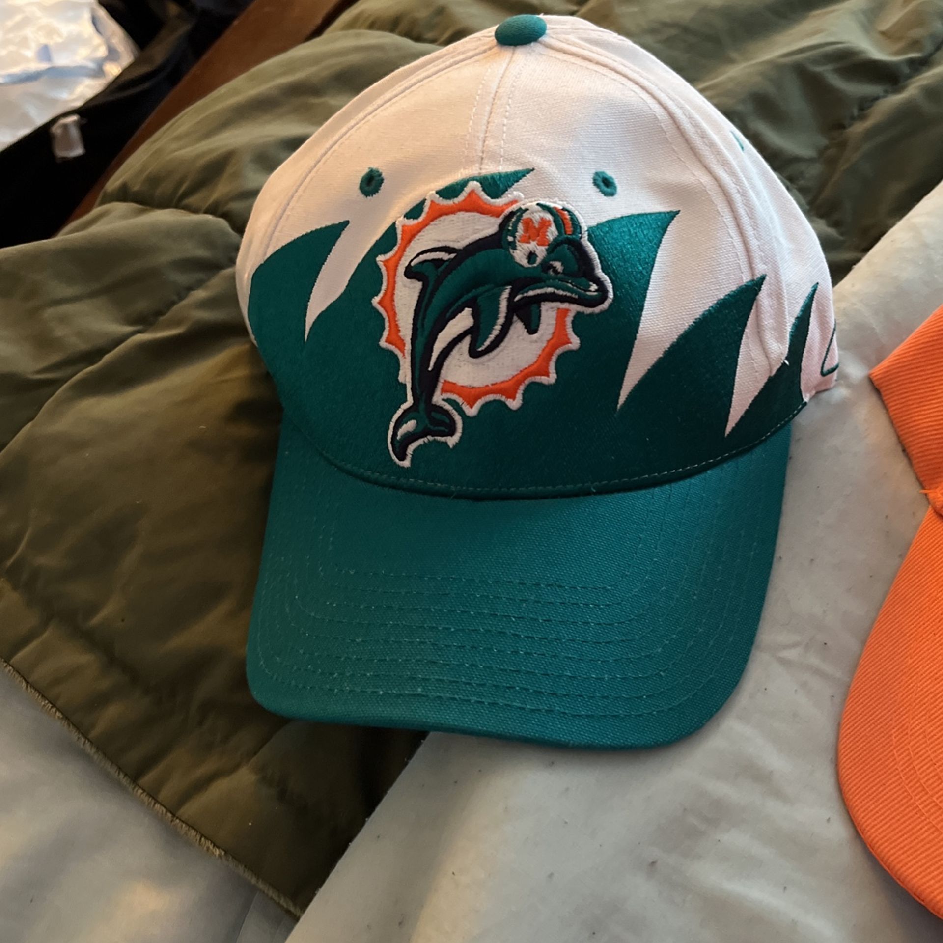 Caps