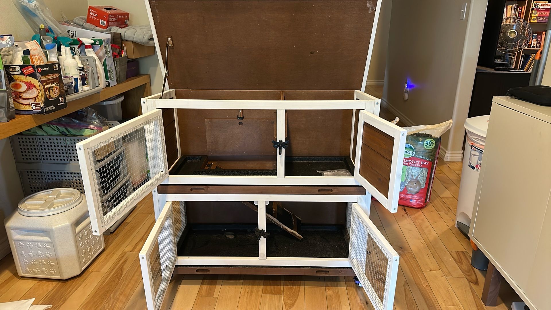 Guinea pig/small animal hutch - Two levels