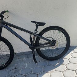 Specialized P3 dirt jumper like new !!!!