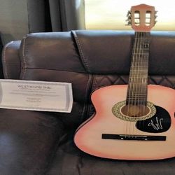 message figure Wooden Guitar – Classic Craft with Rich Sound
