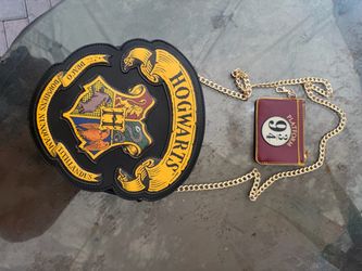 Hogwarts Crest Bag and Platform 9 3/4 Wallet, Excellent Condition
