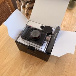 Fujifilm X100V digital Camera low Shutter 