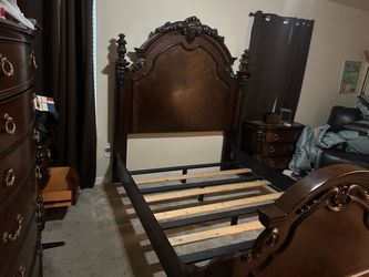 Queen Traditional Dark Cherry Bedroom Set
