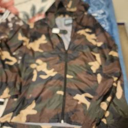 New large beautiful giant camouflage  jacket size L