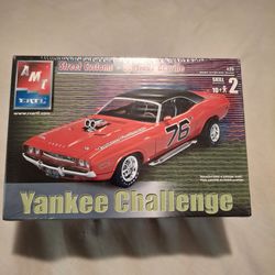 Plastic Model Car Kit: Dodge Challenge r