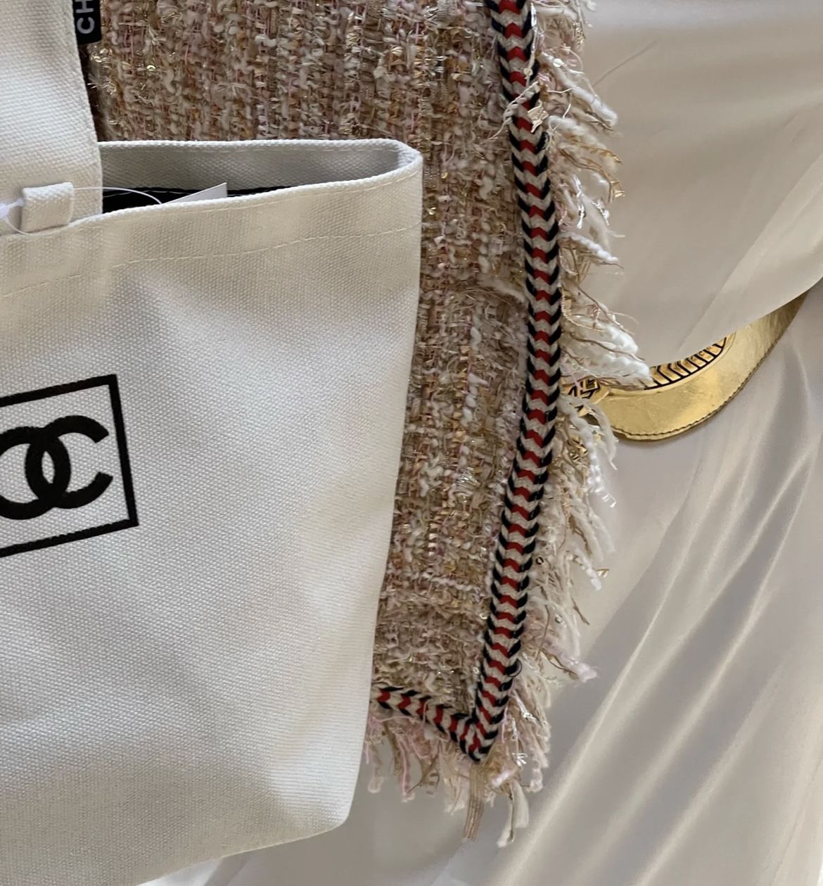 Chanel Gift Box Set for Sale in La Costa, CA - OfferUp