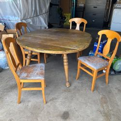 Round. Table, 4 Chairs.