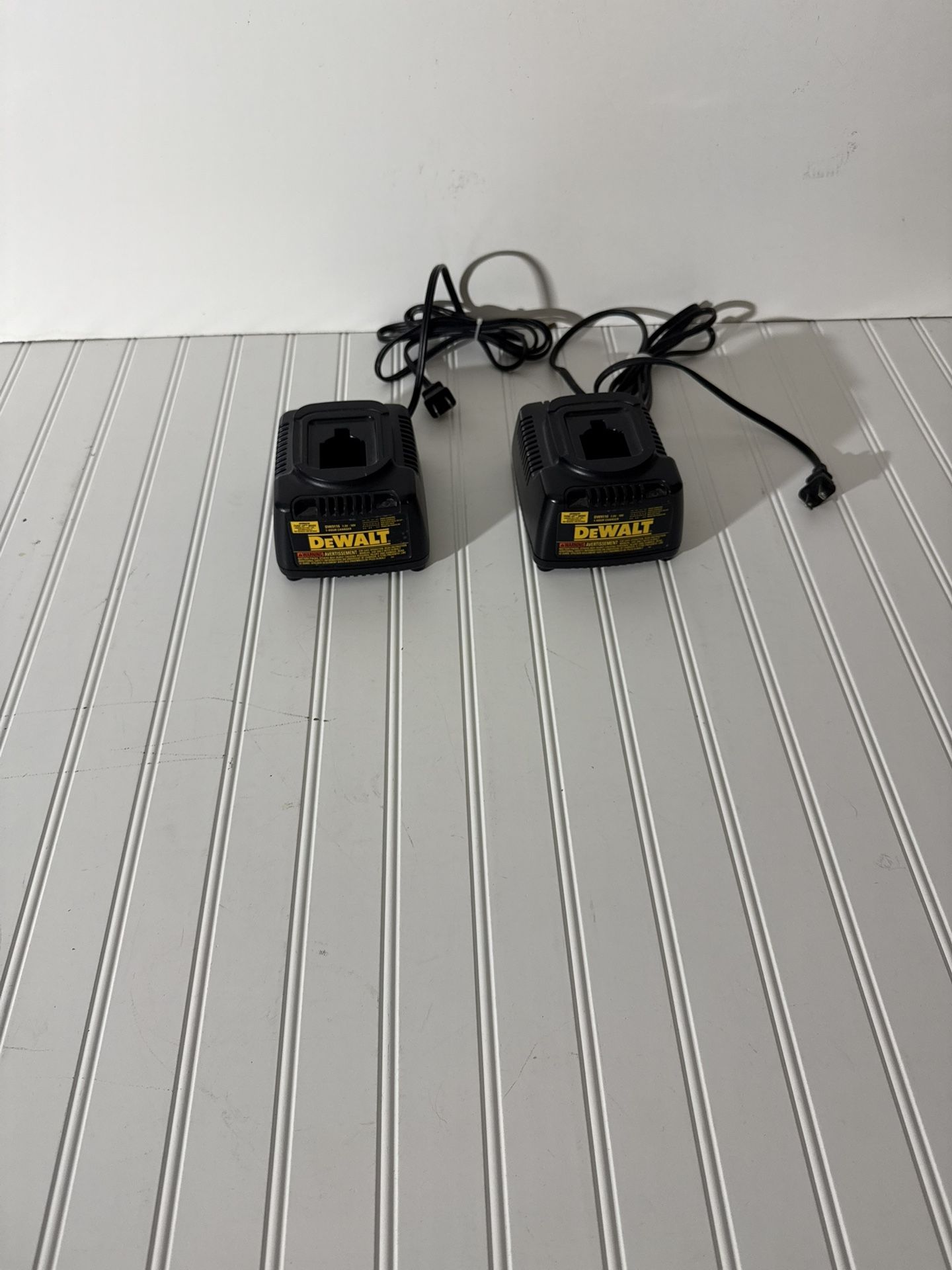 Devalt Chargers . V 12 . ( 2packs)