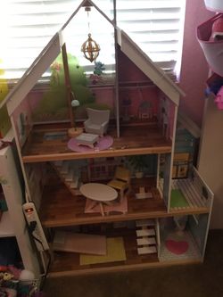 Large Kidcraft Dollhouse With Furniture 