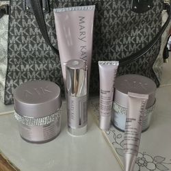New Mary KAY Timewise Repair Set