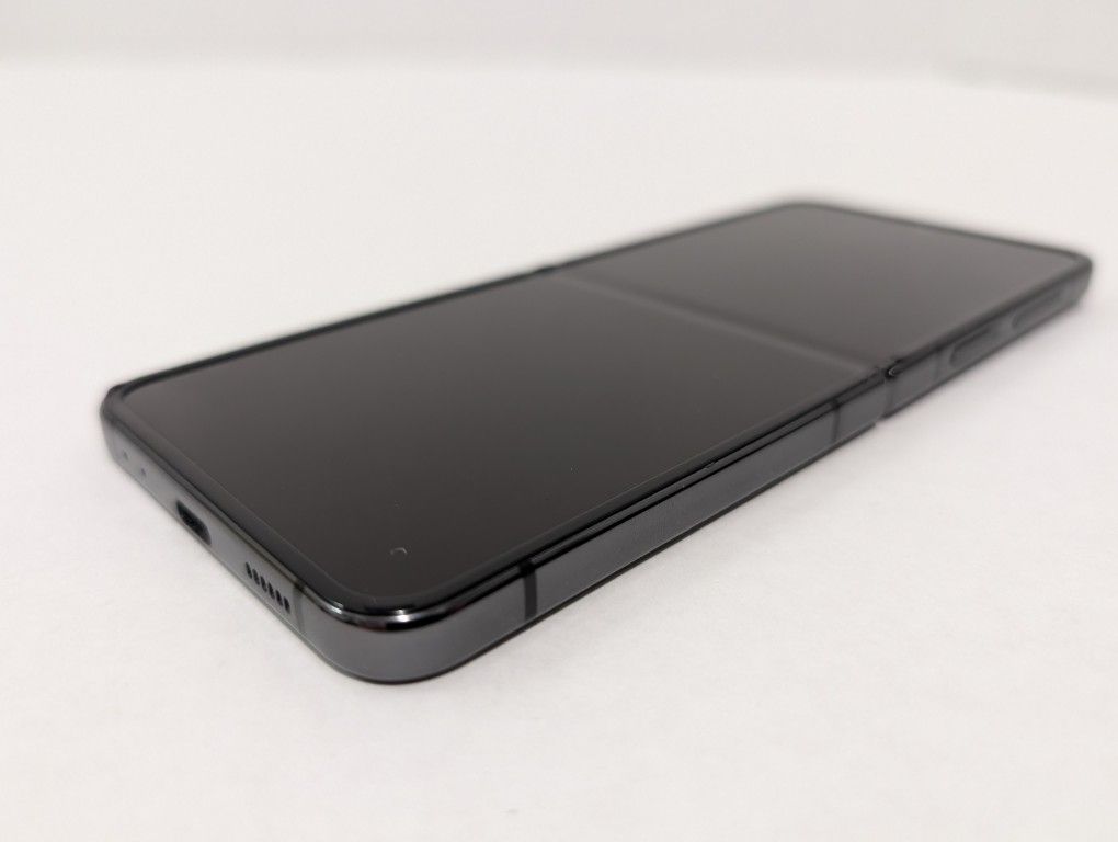 Open-Box Samsung Galaxy Z Flip4 128GB Unlocked