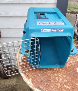 PETMATE PET CARRIER/KENNEL (SMALL)