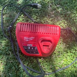 Milwaukee M12 12-Volt Lithium-Ion Battery Charger