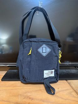 The north face Berkeley crossbody bag