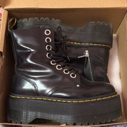 Dr. Martens 