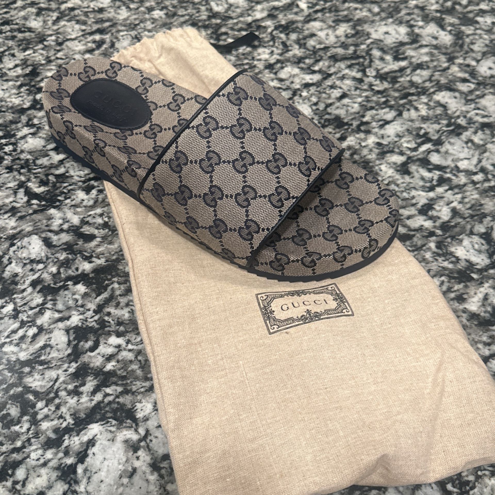 Gucci Flip Flops Size 10.