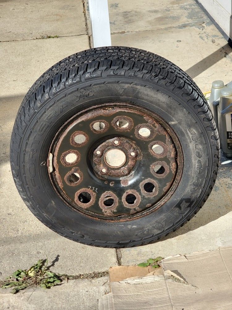 Spare Tire From A Jeep Commander 5x127 (5x5)