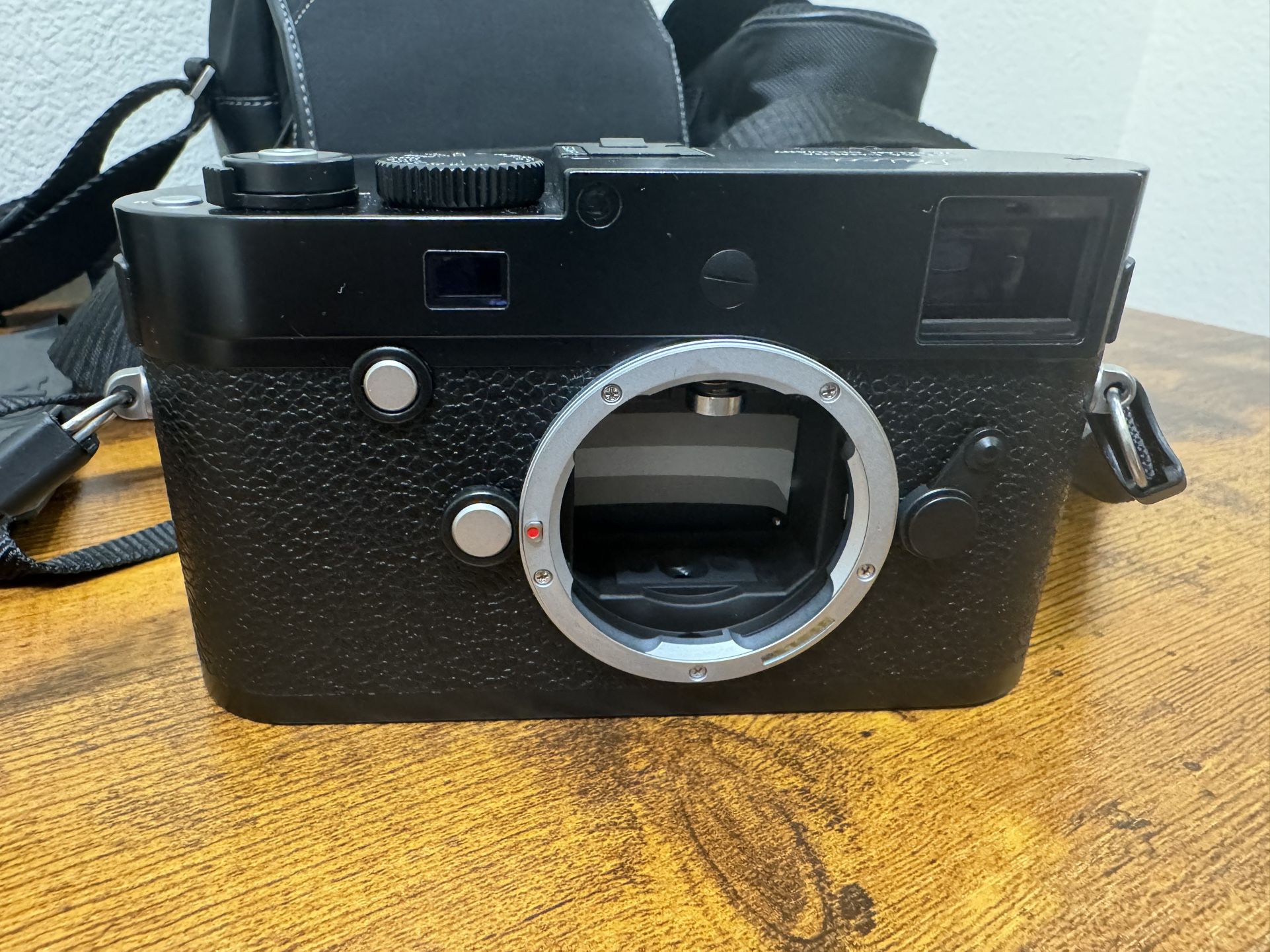 Leica M-P 240 Camera like brand new with charger good condition